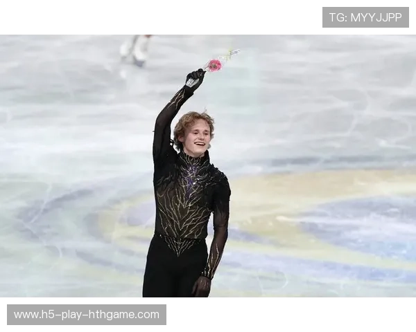 花样滑冰男选手空翻两圈观众全体暴动