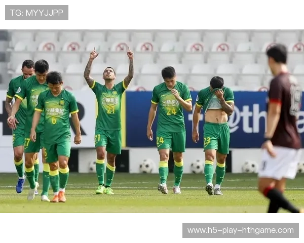 球员在赛后社媒直播与球迷互动引发热议，球员专访