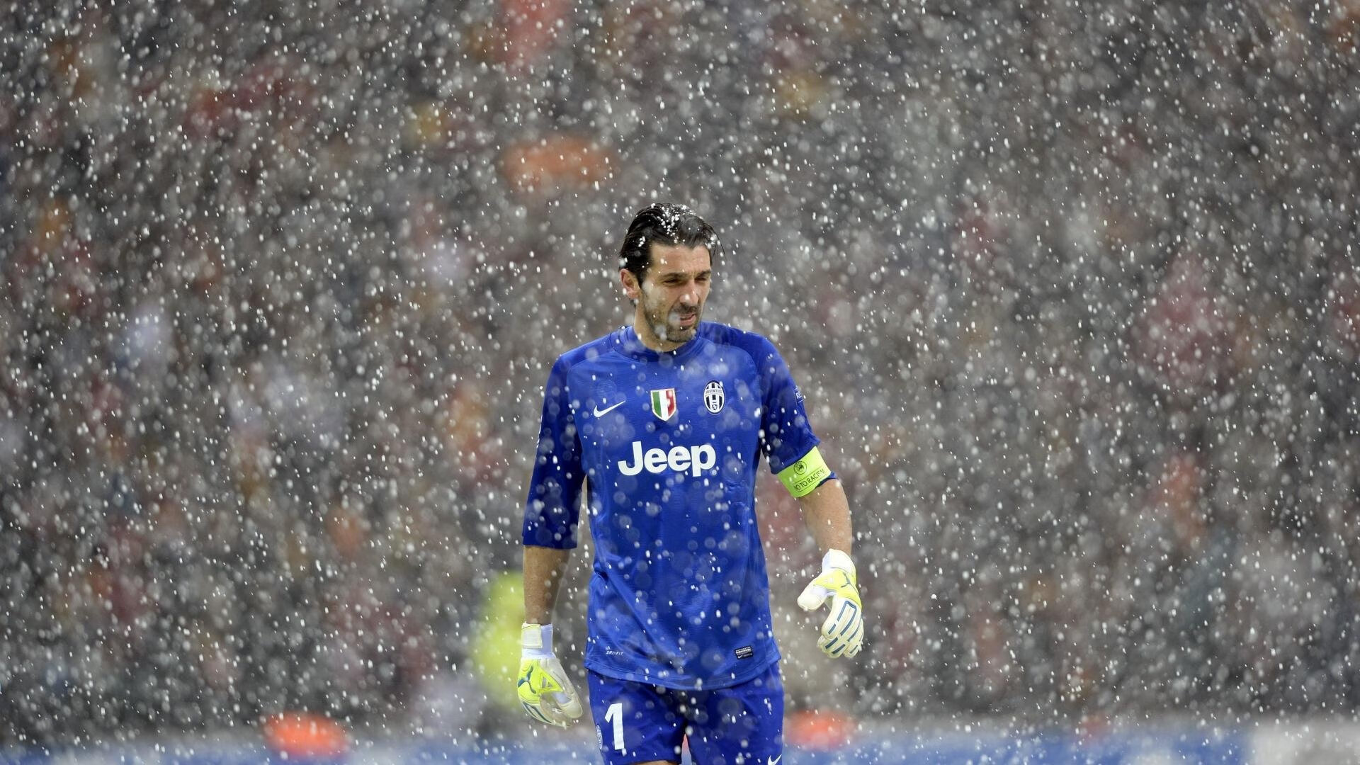 hth官网-世界杯社媒挑战赛促进球迷互动参与，一家报社推出了世界杯赛专版,对赛果进行预测